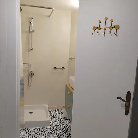 Sardine, Face à La Forêt